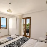 Kalkan'da Deniz Manzarali 6 Kisilik
