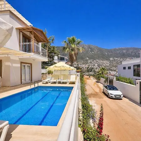 Villa Kalkan'da Deniz Manzarali 6 Kisilik *