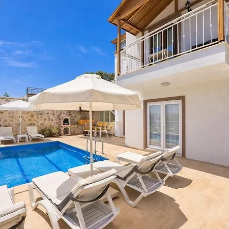 Kalkan'da Deniz Manzarali 6 Kisilik וילה
