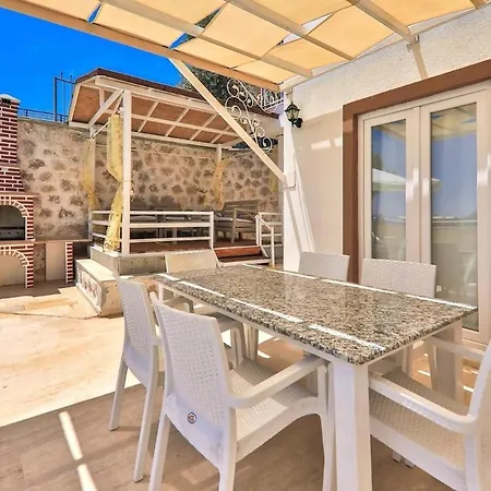 Villa Kalkan'da Deniz Manzarali 6 Kisilik Kas
