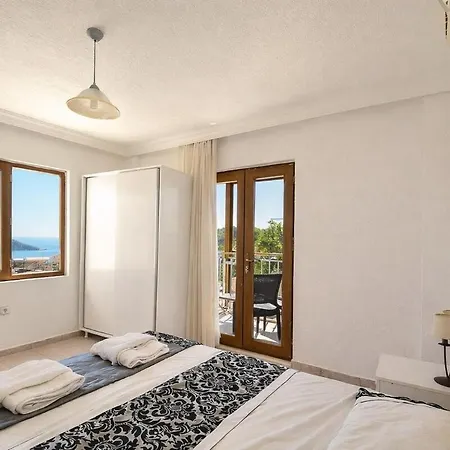 Kalkan'da Deniz Manzarali 6 Kisilik