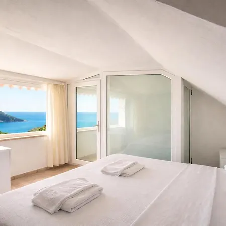 Kalkan'da Deniz Manzarali 6 Kisilik
