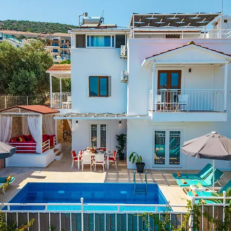 Kalkan'da Deniz Manzarali 6 Kisilik *
