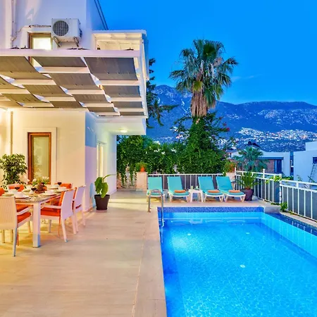 Kalkan'da Deniz Manzarali 6 Kisilik וילה