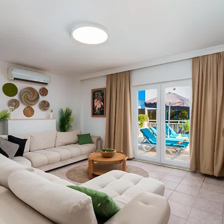 Kalkan'da Deniz Manzarali 6 Kisilik *