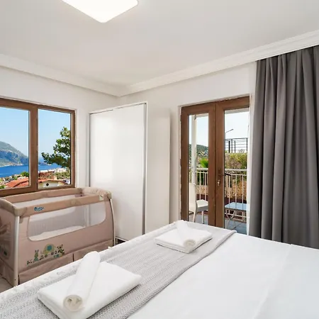 Kalkan'da Deniz Manzarali 6 Kisilik *
