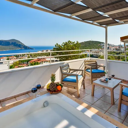 Kalkan'da Deniz Manzarali 6 Kisilik