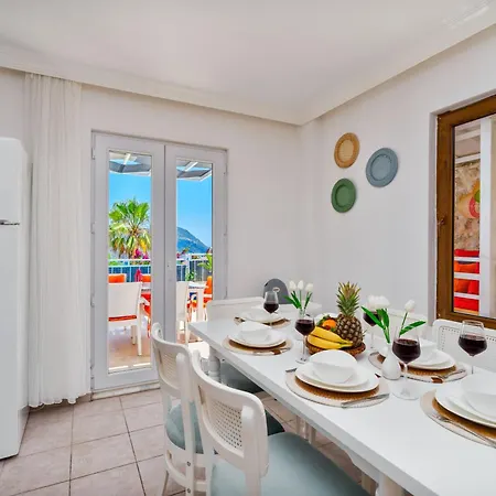 Kalkan'da Deniz Manzarali 6 Kisilik קס