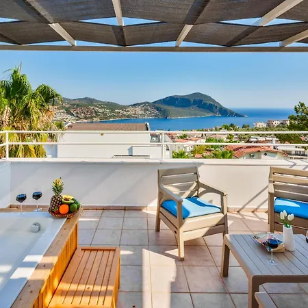 Kalkan'da Deniz Manzarali 6 Kisilik