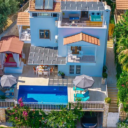 Kalkan'da Deniz Manzarali 6 Kisilik