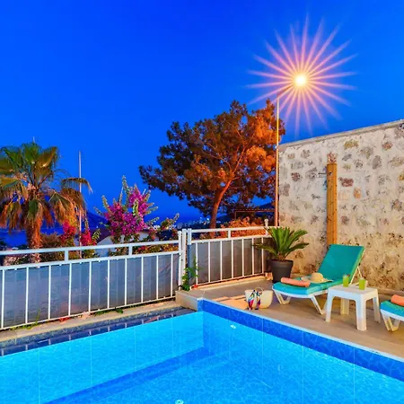 Kalkan'da Deniz Manzarali 6 Kisilik וילה