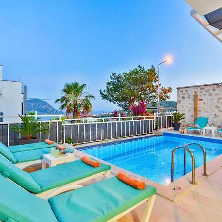 Kalkan'da Deniz Manzarali 6 Kisilik