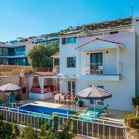 Kalkan'da Deniz Manzarali 6 Kisilik וילה