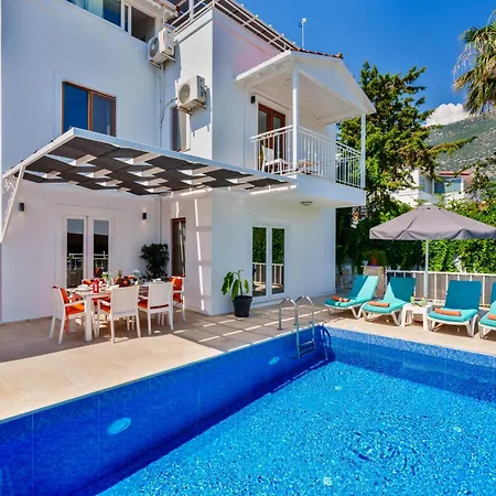 Kalkan'da Deniz Manzarali 6 Kisilik