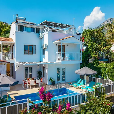 וילה Kalkan'da Deniz Manzarali 6 Kisilik *