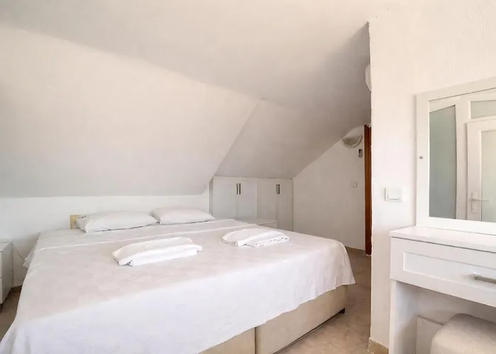 Kalkan'da Deniz Manzarali 6 Kisilik Villa Kas