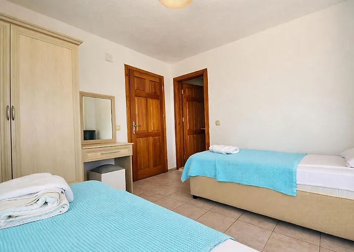 Kalkan'da Deniz Manzarali 6 Kisilik Villa