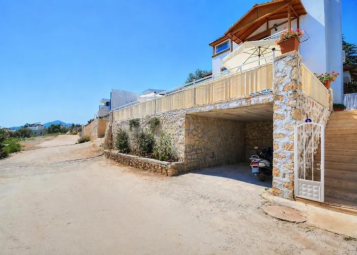 Kalkan'da Deniz Manzarali 6 Kisilik *